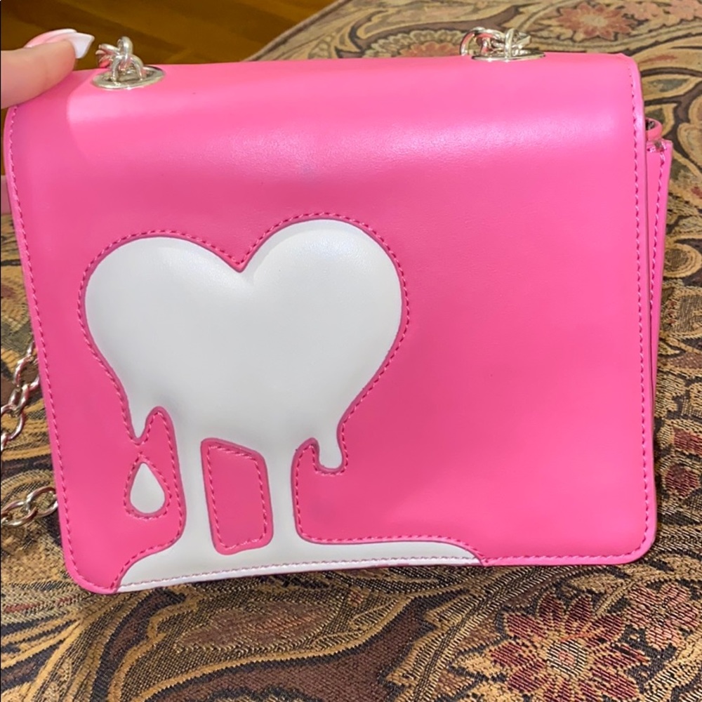 Moschion purse